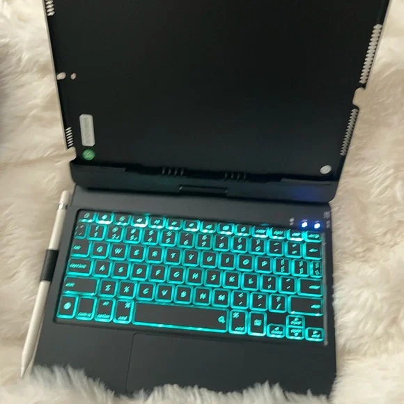 Ipad Keyboard Case - Picture 7 of 7